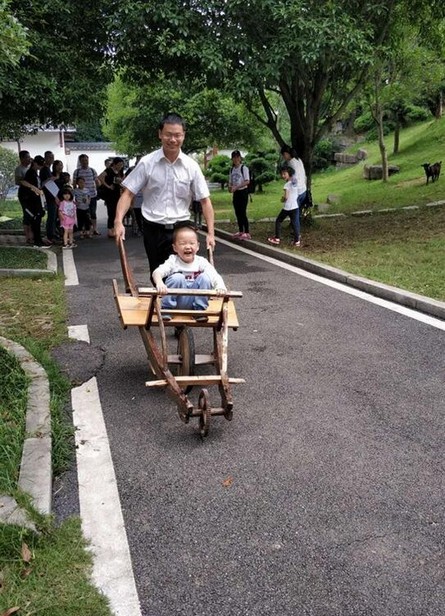 大手牵小手·“顽”转六一，开云手机在线登陆入口智能首次六一亲子主题活动圆满举行